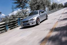 改的帅气的 雷克萨斯IS200 银色质感十足