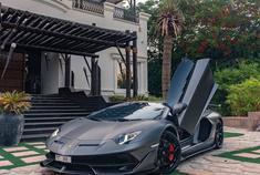 限量900台的兰博基尼Aventador SVJ，颜色有点帅～