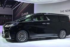 比头等舱还舒服？史上最奢的雷克萨斯LM，有钱人的世界真好！