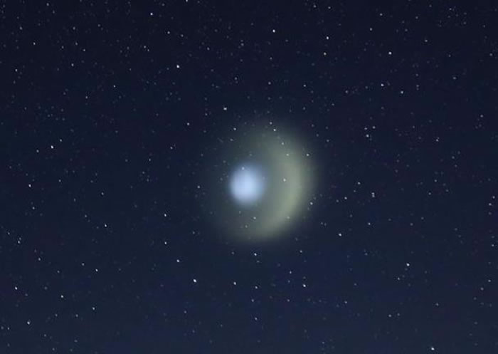 8月7日七夕节韩国夜空出现神秘ufo