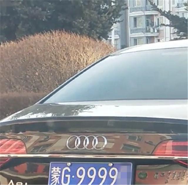 内蒙偶遇奥迪A8L,车价92万,车牌四连号9999值百万,牌比车贵!