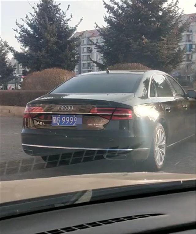 内蒙偶遇奥迪A8L,车价92万,车牌四连号9999值百万,牌比车贵!