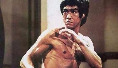 李连杰代言网游，成龙拍烂片，曾经的功夫巨星跌下神坛？