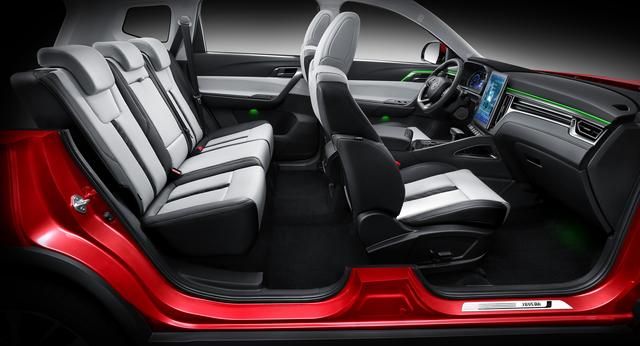 6.99万起,轴距2720mm,1.5T+6AT,新风行T5直面远景SUV