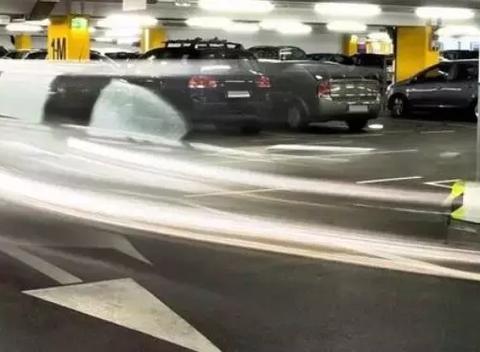 多项利好政策年内施行，以后新能源车都能免停车费了？