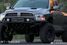 福特猛禽VS道奇公羊，一比拼才知道，为啥老外都喜欢皮卡！