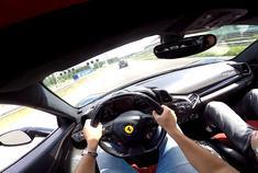 第一视角体验驾驶法拉利458 Italia