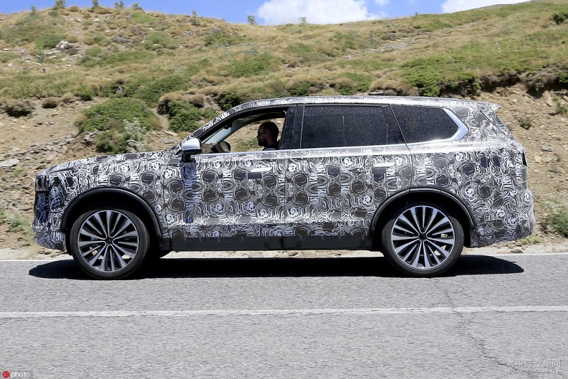 曝华晨中华V9路试谍照曝光,新车定位中大型SUV