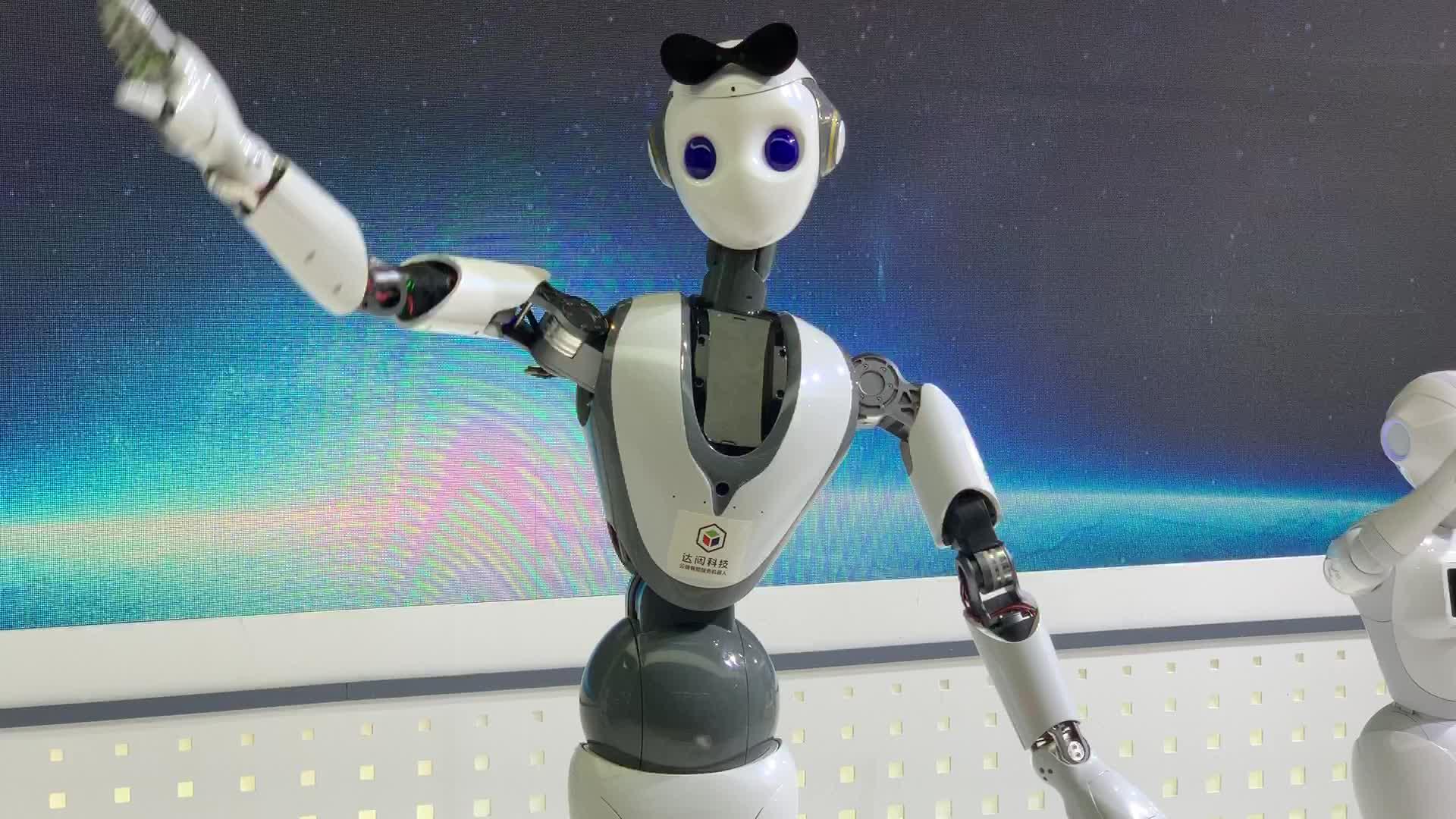 达阔科技云端智能服务机器人