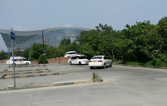 科目二考试因身高而挂科,学员很气愤,考场很无情