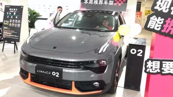 「车主日常」买完奔驰,鞭炮放几圈,大吉大利