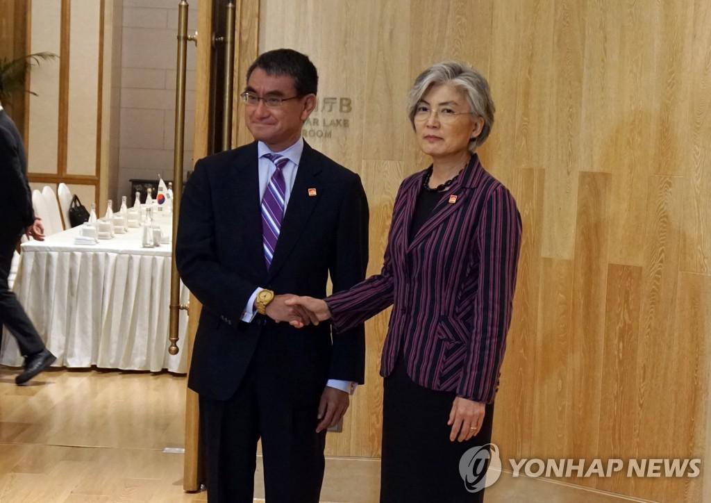 矛盾加剧后韩日外长举行会谈 分歧依旧但同意持续对话