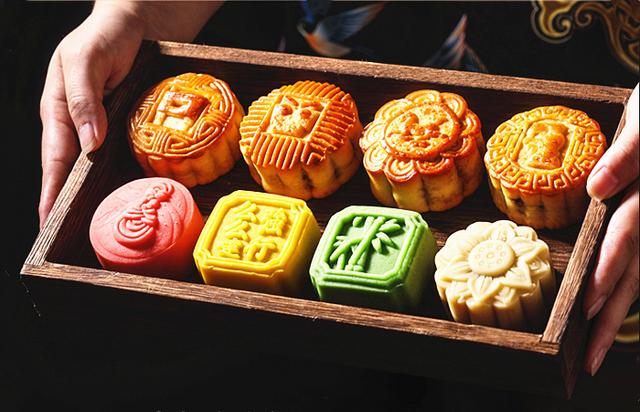 中秋节将至,李子柒做了8种口味的月饼,看到价格,网友