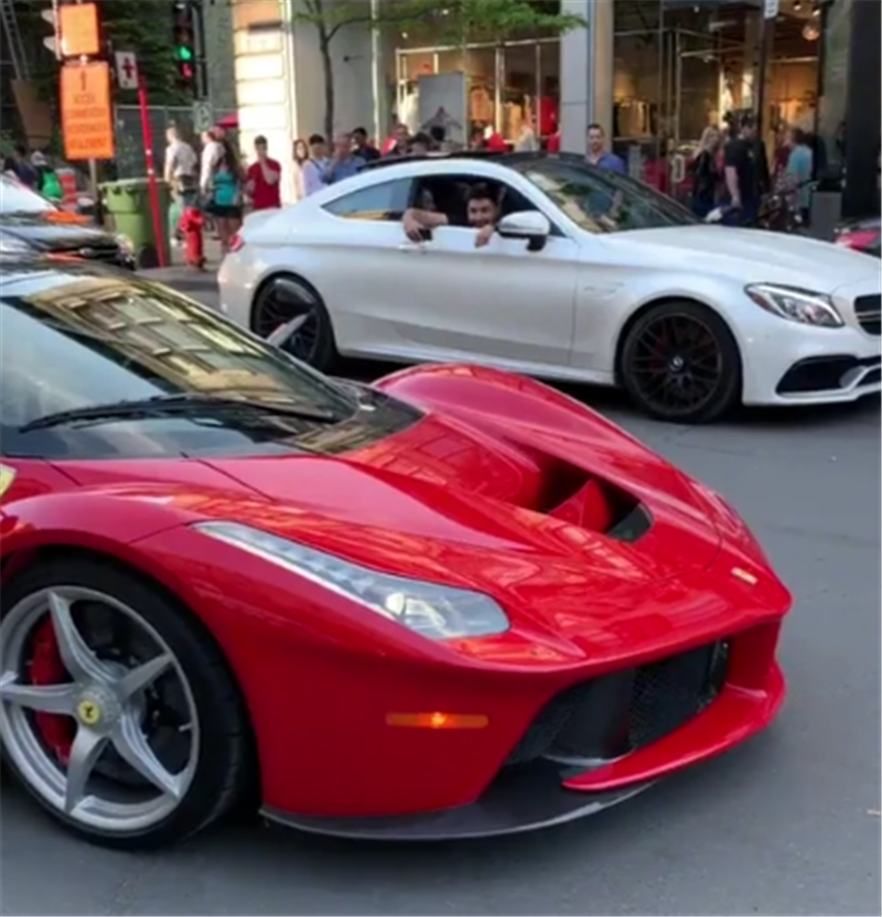 又一台2250万拉法,3秒破百,二手比新车贵千万,亮点是女车主