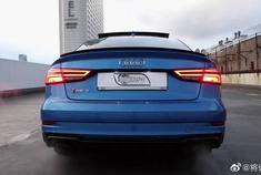 蹲在奥迪RS3的车尾，一脚油门后才知道啥叫“弹射起步”！