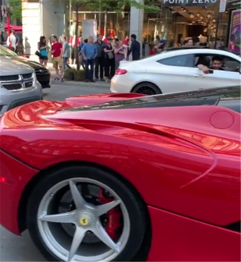 又一台2250万拉法,3秒破百,二手比新车贵千万,亮点是女车主