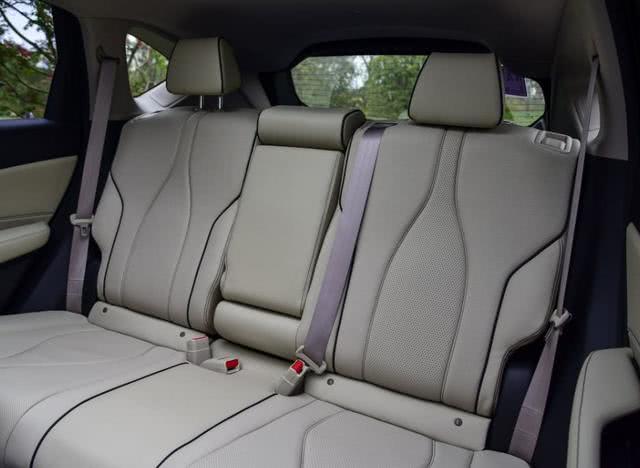 最不该被埋没豪华SUV,30万全系2.0T+10AT,超强全时四驱比X3更猛