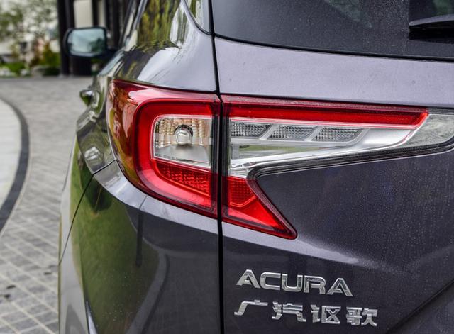 最不该被埋没豪华SUV,30万全系2.0T+10AT,超强全时四驱比X3更猛