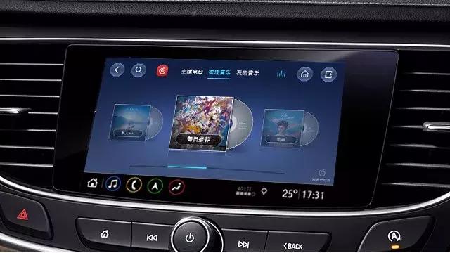 君越比亚洲龙高出的段位，不只是标配了CarPlay