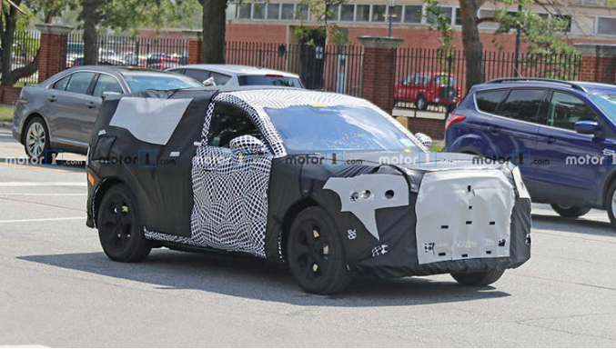 28万起,对标特斯拉Model Y,福特电动SUV谍照曝光