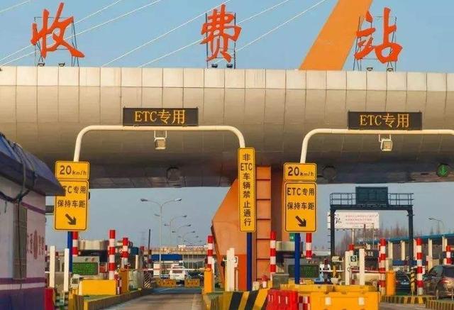 高速免费短期不可行,专家提议:可将高速收费分摊到油价里面
