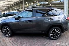 19款丰田RAV4，打开车门放倒后排座椅，肯定会让你惊讶不已的！
