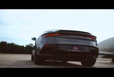 有飞机、小车的简单生活，有钱人的小日子