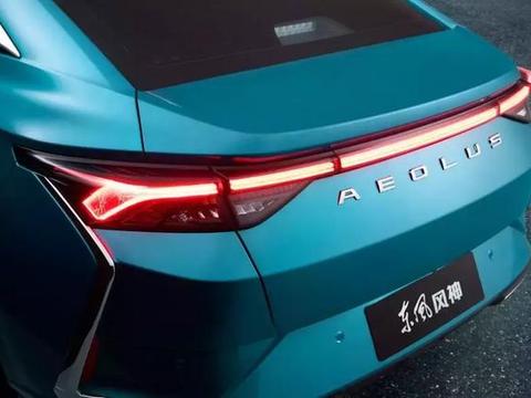 颜值操控科技都得高分，这台7万元起步轿车适合多数人 | 动力试驾