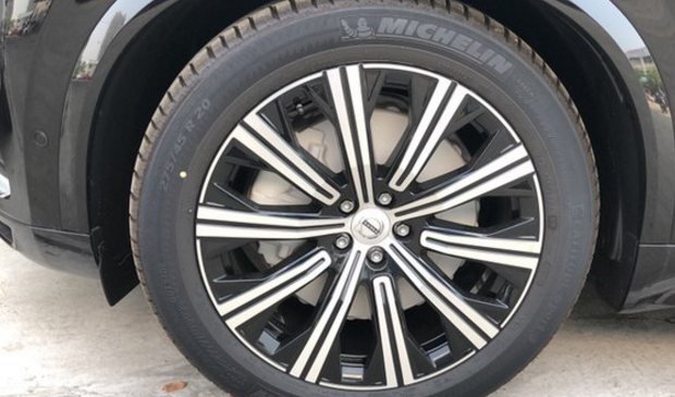 全新一代沃尔沃XC90实车到店!配对向车道预警系统 搭载2.0T!