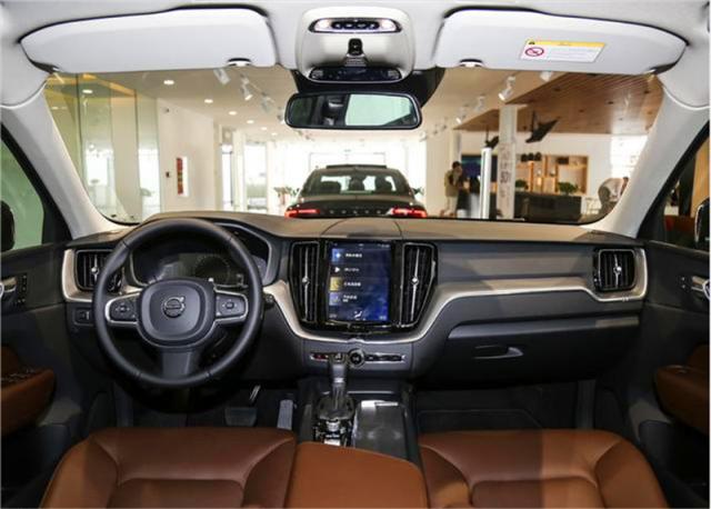 这款中型豪华SUV强者换新上市，配置升级，对标宝马X3,你选谁？