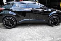 钢炮态度的SUV，实拍黑色的改装丰田CHR，是不是变得很酷啊？