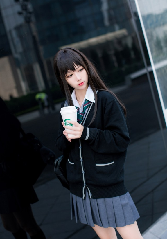 黑框眼镜高中生