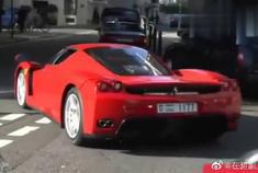 法拉利最经典的红色配色，简直是太霸气了！
