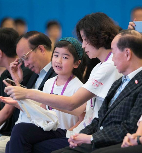 姚明女儿慈善赛一展球技 赵睿助攻得分尽显天赋朴素着装发人深思