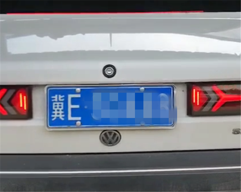 18万桑塔纳2000改装“兰博基尼”同款尾灯,尾灯似鱼骨,上街拉风