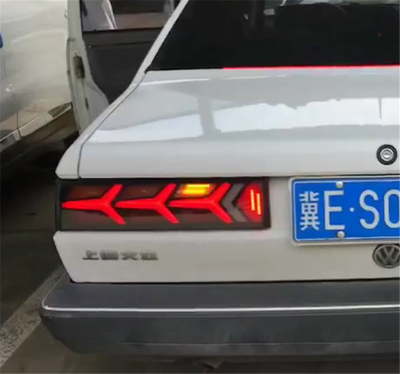 18万桑塔纳2000改装“兰博基尼”同款尾灯,尾灯似鱼骨,上街拉风