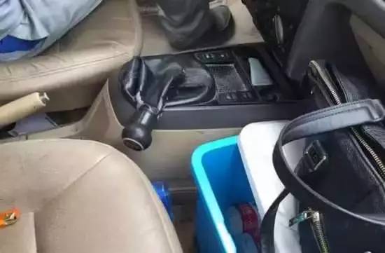 不知道交警笑没笑,反正我是笑了!