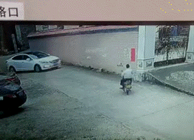 不知道交警笑没笑,反正我是笑了!