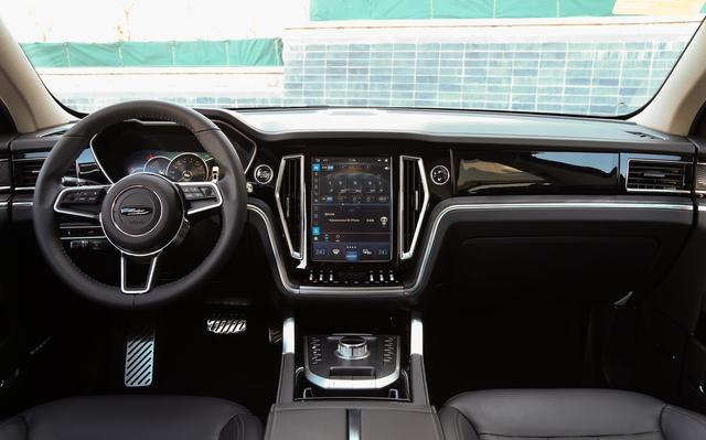 唯一不被骂的众泰SUV,外观内饰纯自主设计,轴距2.85米,卖11万