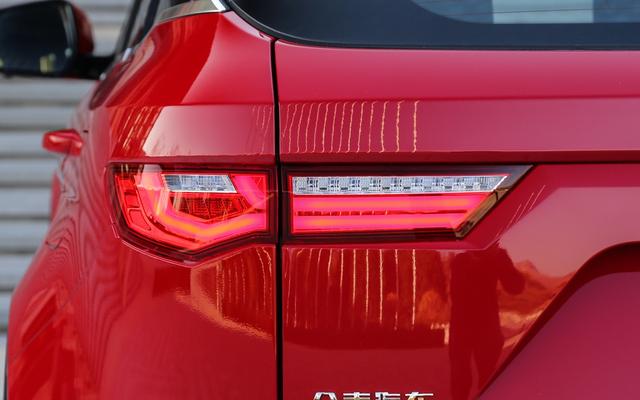 唯一不被骂的众泰SUV,外观内饰纯自主设计,轴距2.85米,卖11万