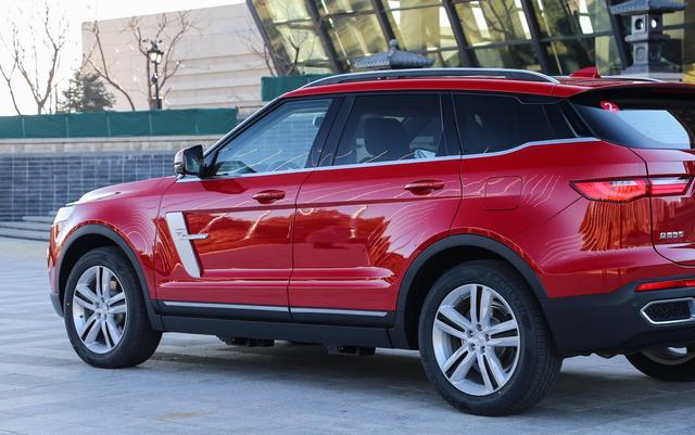 唯一不被骂的众泰SUV,外观内饰纯自主设计,轴距2.85米,卖11万