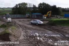 450万宾利跑车越野失败，土豪一怒改装车，一脚油门一雪前耻！