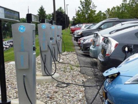 又一国产纯电动小车火了！配7000充电桩不足6万，奇瑞比不了