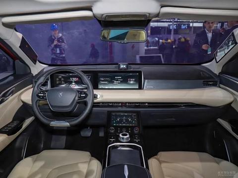 搭配整体车型使这款车显得非常前卫，符合年轻人的口味