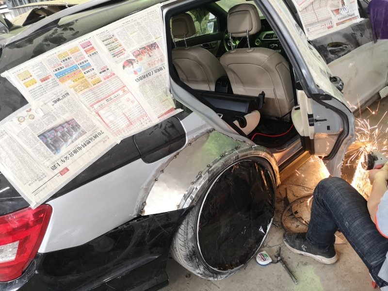 驱车2000公里去改装,奔驰C200变身当地最帅旅行车