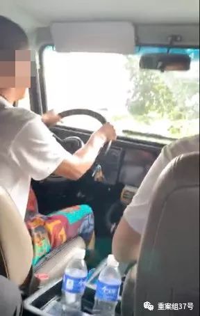 ▲一赌场设置专车接送赌客,赌客必须熟人或熟人介绍。新京报记者 李明 摄
