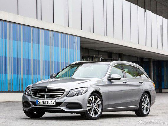 奔驰新C级内饰曝光 买了三系的直跺脚