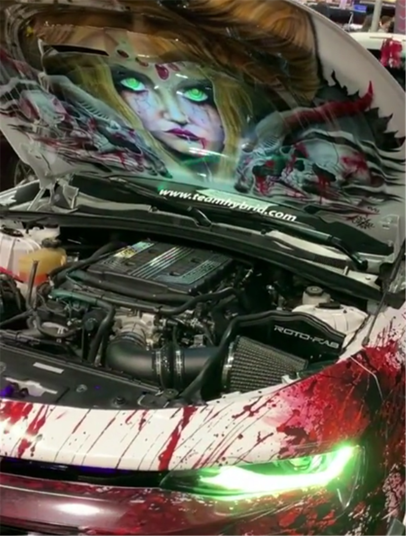 “涂鸦版”雪佛兰，引擎盖内涂“巫女”，看似脏，实测艺术感十足
