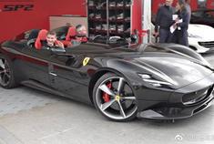 听到法拉利最强大的道路车在行动|法拉利蒙扎SP2发射控制和加速!