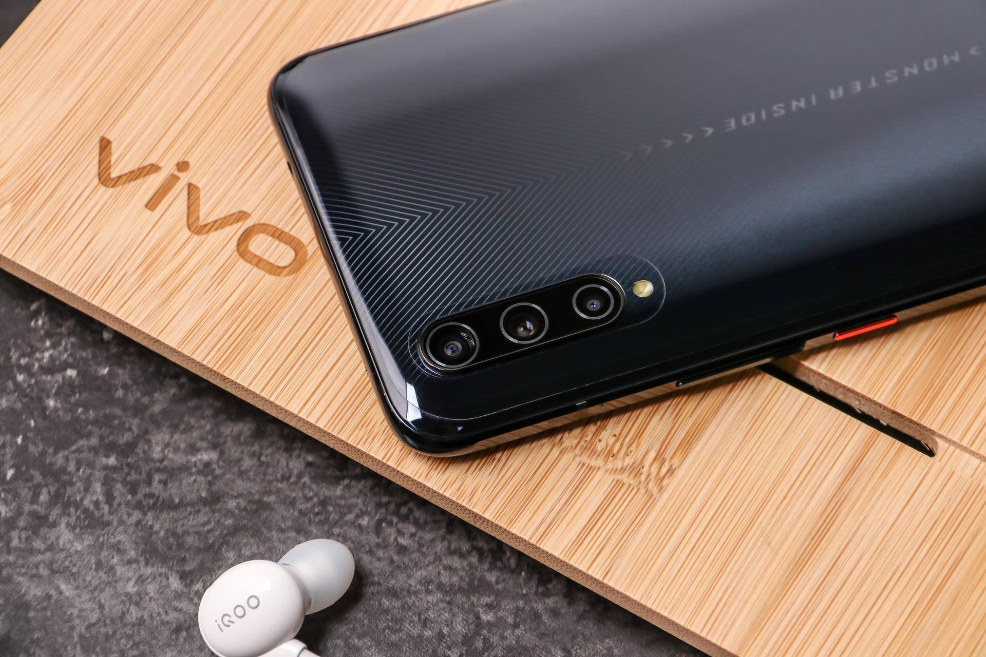 iqoopro内置壁纸高清,iqoo8pro内置壁纸高清 iqoo pro 图赏:除了全球最便宜5g手机之称,还剩什么